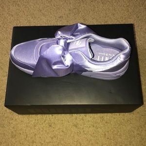 Rihanna’s men bow sneaker